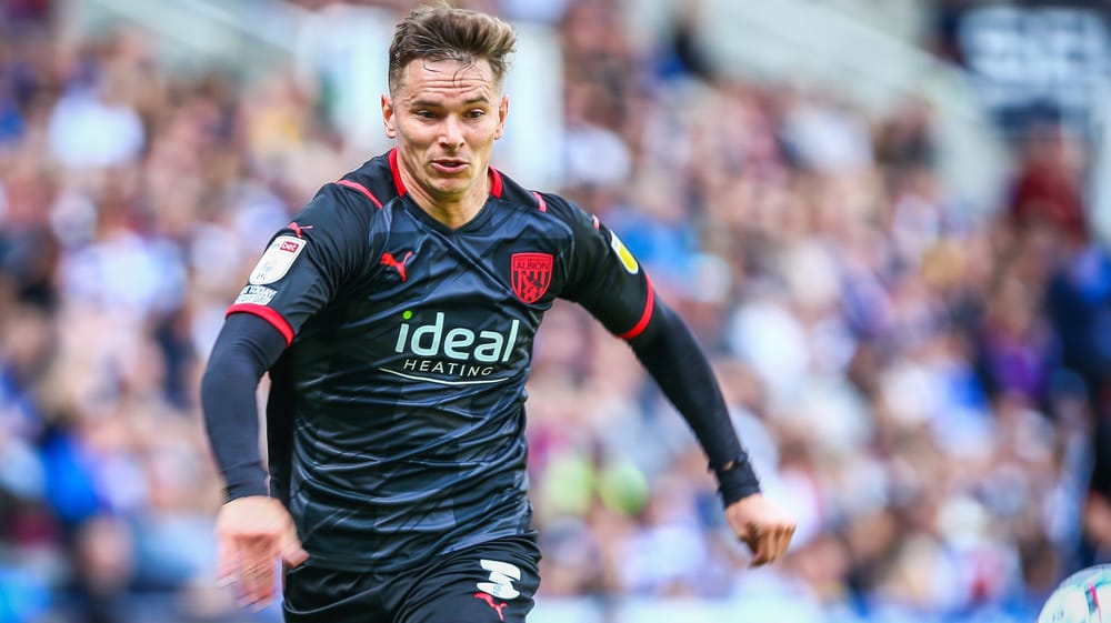 West Bromwich Albion's Conor Townsend plays ball forward during the EFL Sky Bet Championship match between Reading and West Bromwich Albion at the Select Car Leasing Stadium, Reading, England on 30 April 2022.