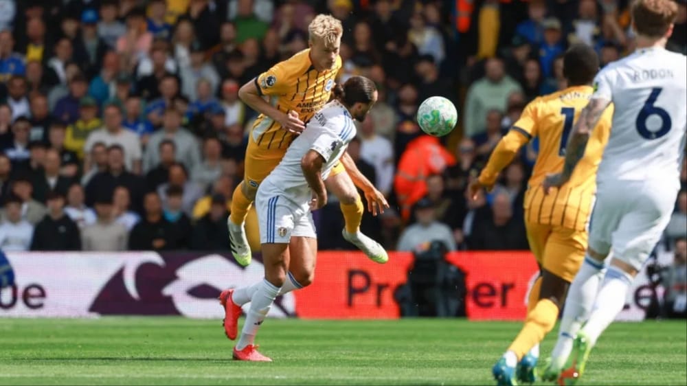 Jan Paul van Hecke challenging for a header