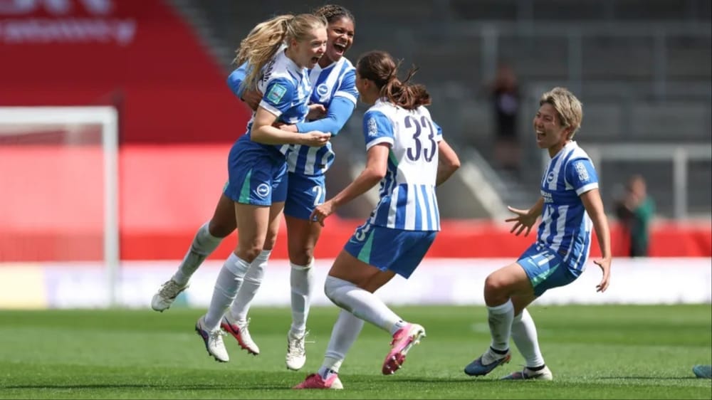 Brighton celebrate Nadine Noordam's goal