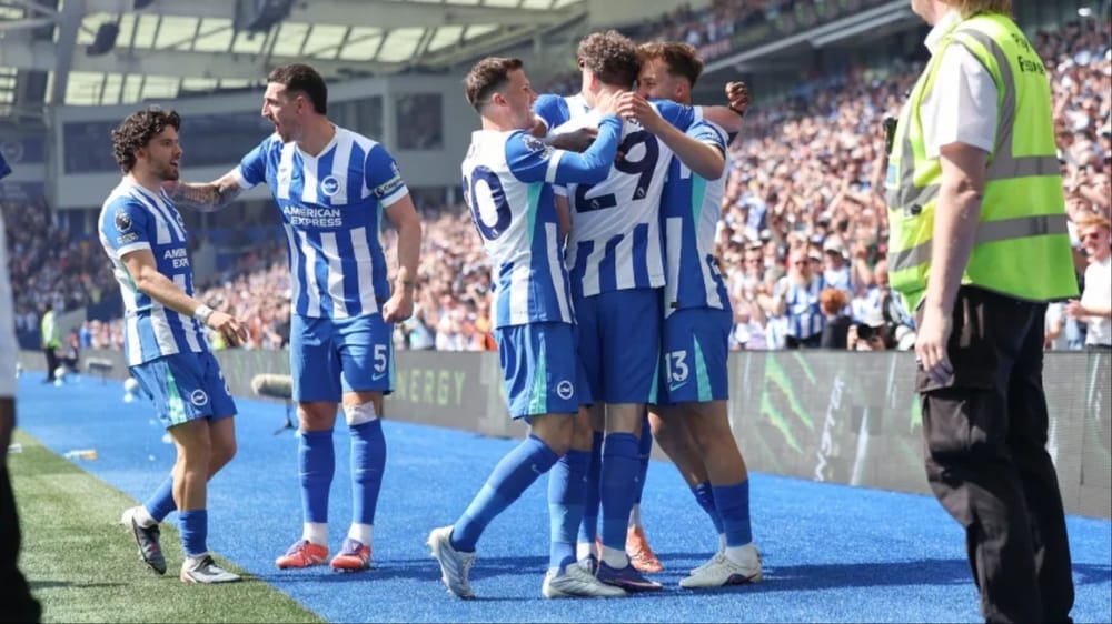 Brighton celebrating vs Wolves