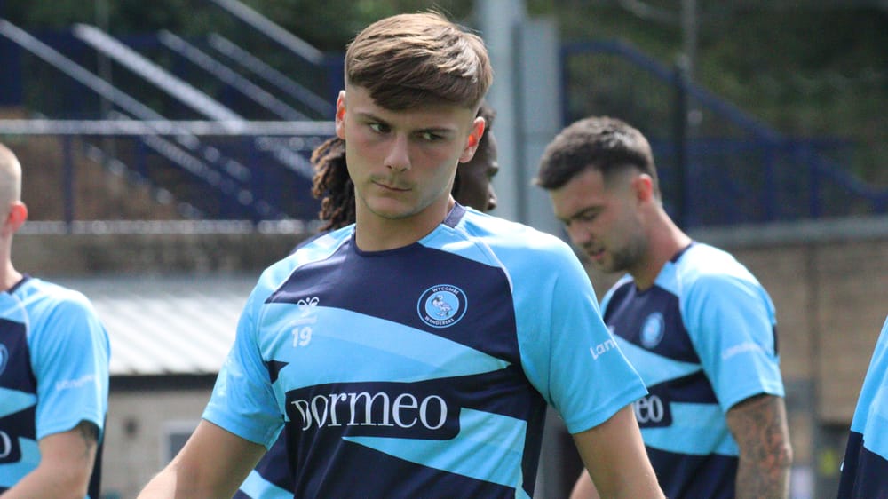 Emre Tezgel Wycombe Wanderers warm up