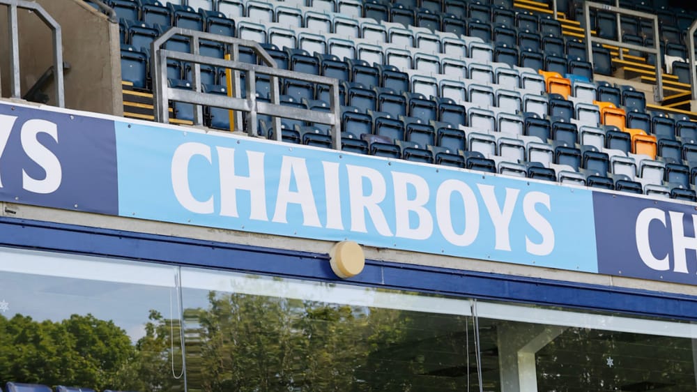 Wycombe Wanderers Chairboys sign
