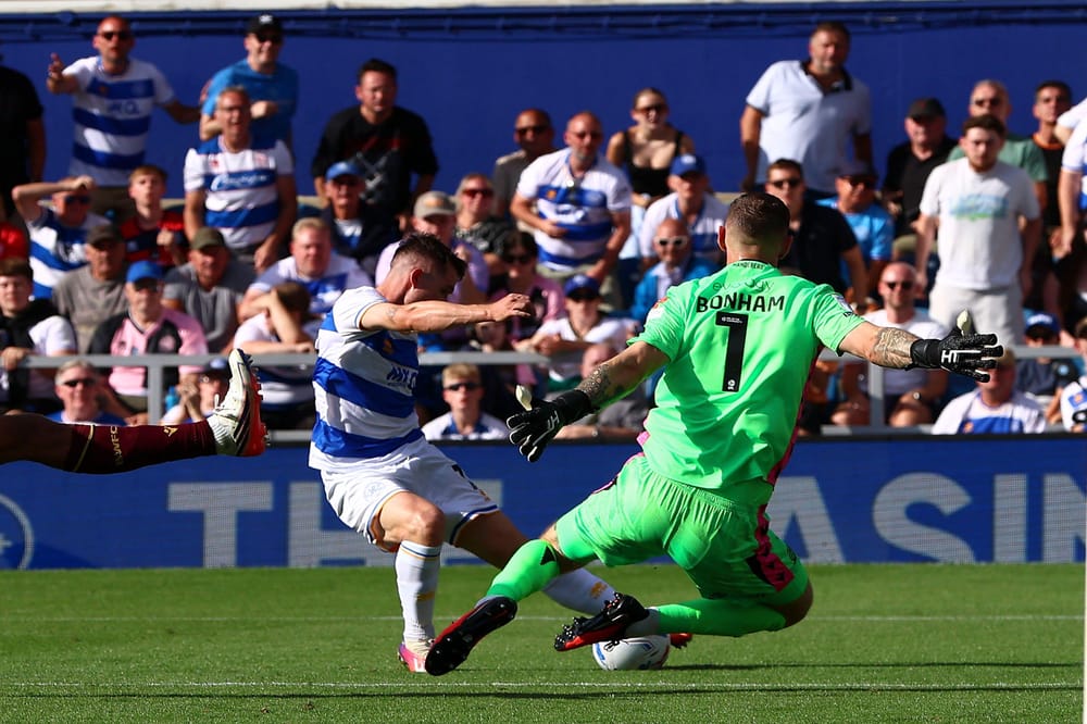 3FB7GXR London, UK. 22nd Aug 2026. London, UK. 22nd Aug 2026. midfielder Paul Smyth (11) of Queens Park Rangers shoots at goal during the second half of English Football League Championship match between Queens Park Rangers and Bolton Wanderers on Saturday 22, August 2026 at Loftus Road in London England Credit: Tom Smeeth/Alamy Live News