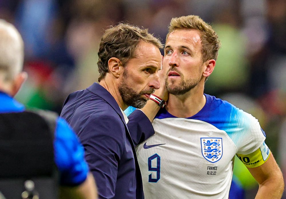 Gareth Southgate consoles Harry Kane after his miss against France in Qatar